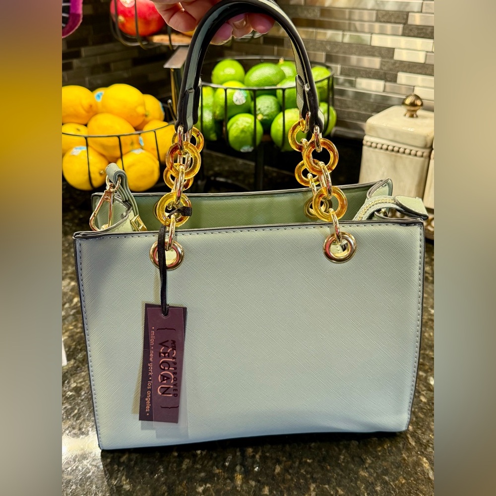 Elegant Green Shoulder Bag with Gold Chain by